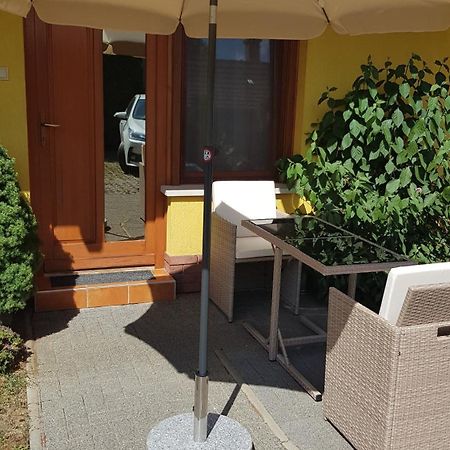 Okker Apartman Jula Exterior foto