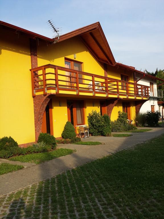 Okker Apartman Jula Exterior foto