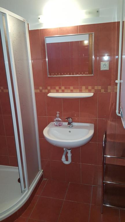 Okker Apartman Jula Exterior foto