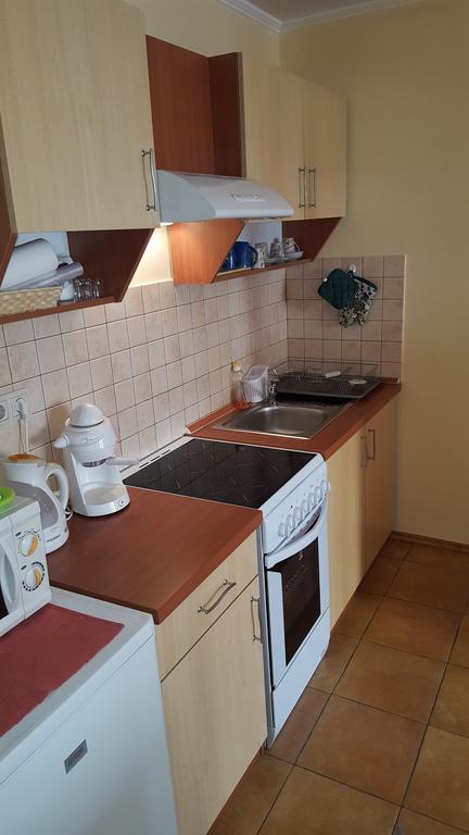 Okker Apartman Jula Exterior foto